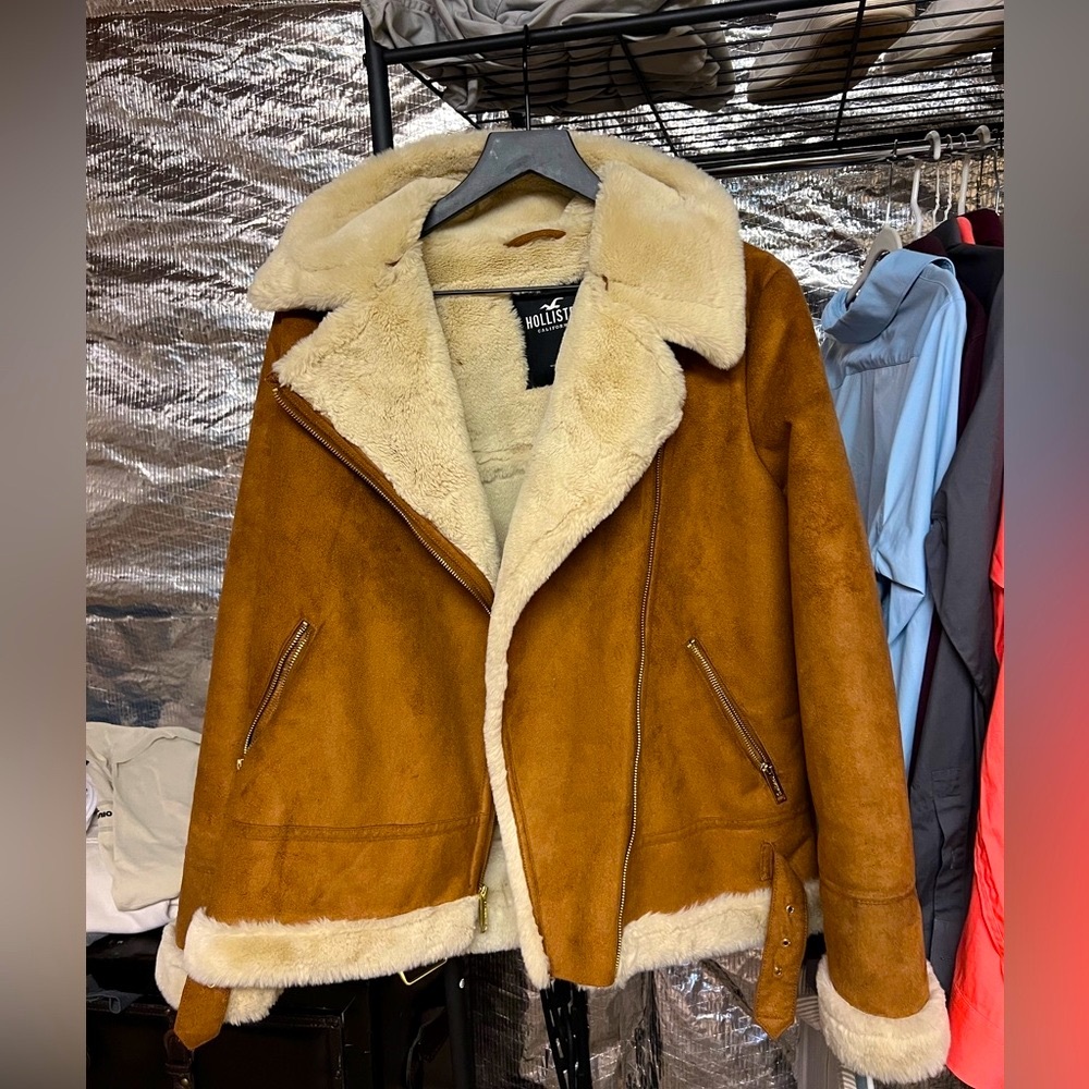 Hollister Faux Shearling Aviator Jacket – Camel Brown with Cream Sherpa